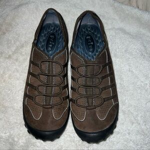 PRIVO BY CLARKS SOFRITO SLIP-ON DRIVING MOCCASIN IN DARK BROWN//SIZE 7.5